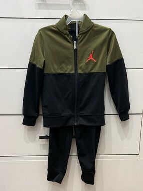 Jordan toddler Green and Black Tracksuit - zip up and joggers 3T